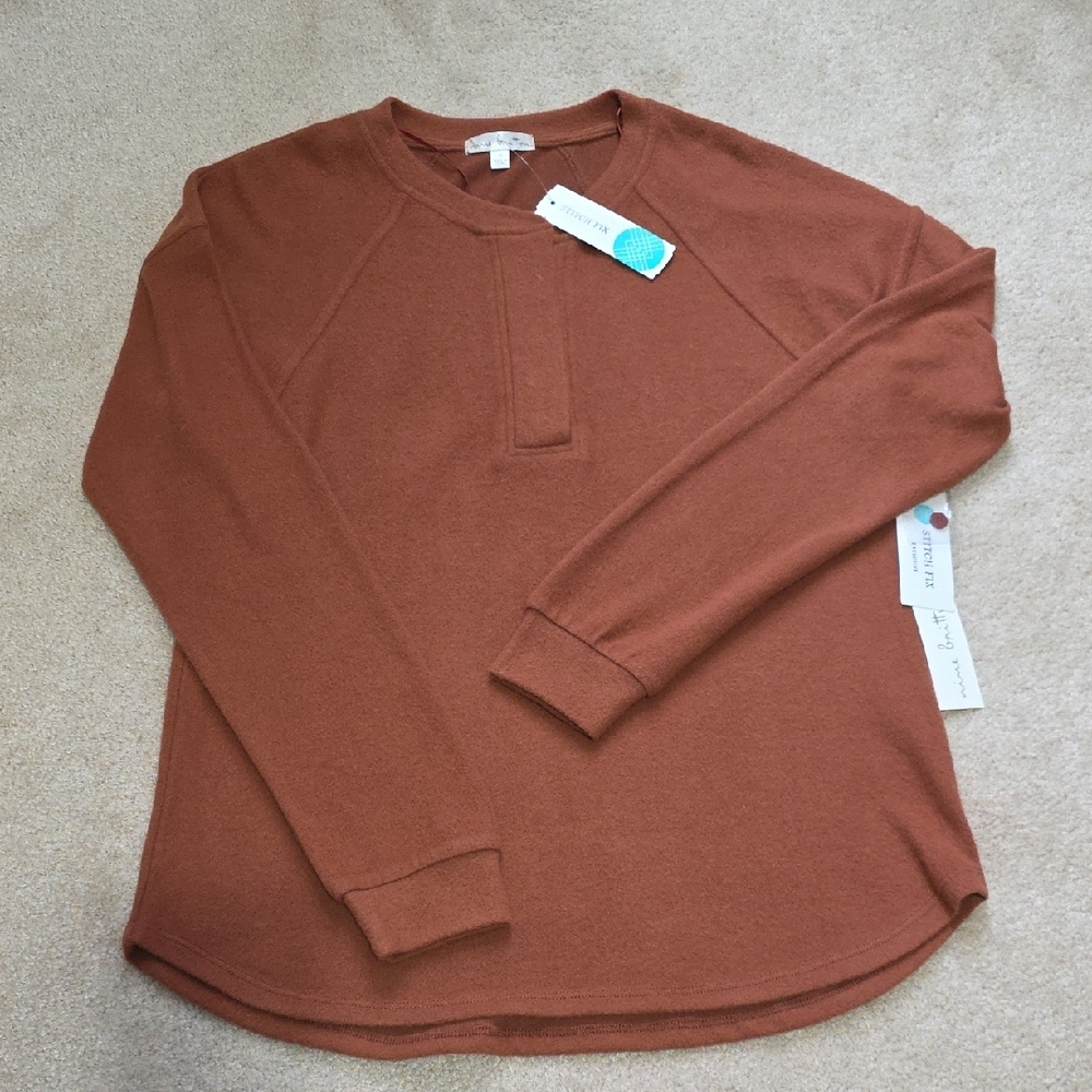 Nine Britton Women's Crew Neck Sweater in Rust Brown